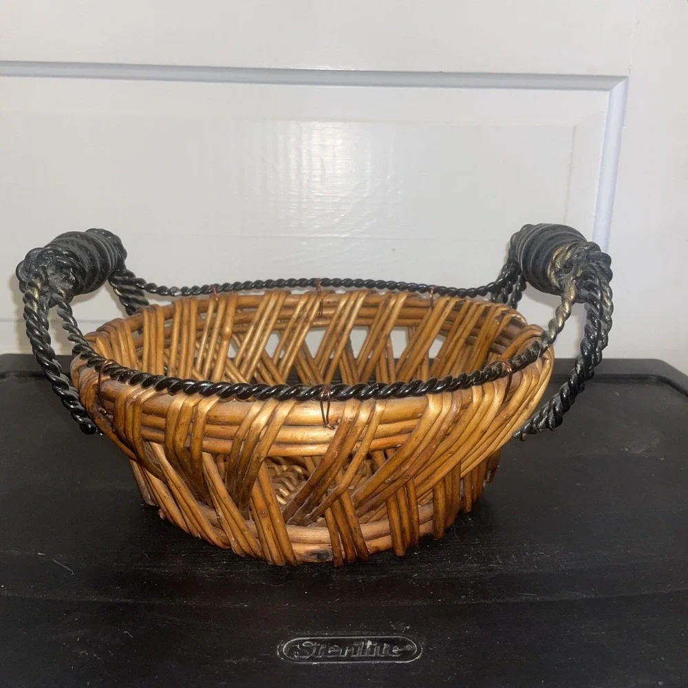 Rattan Basket‎ With Wire Handles And Rim